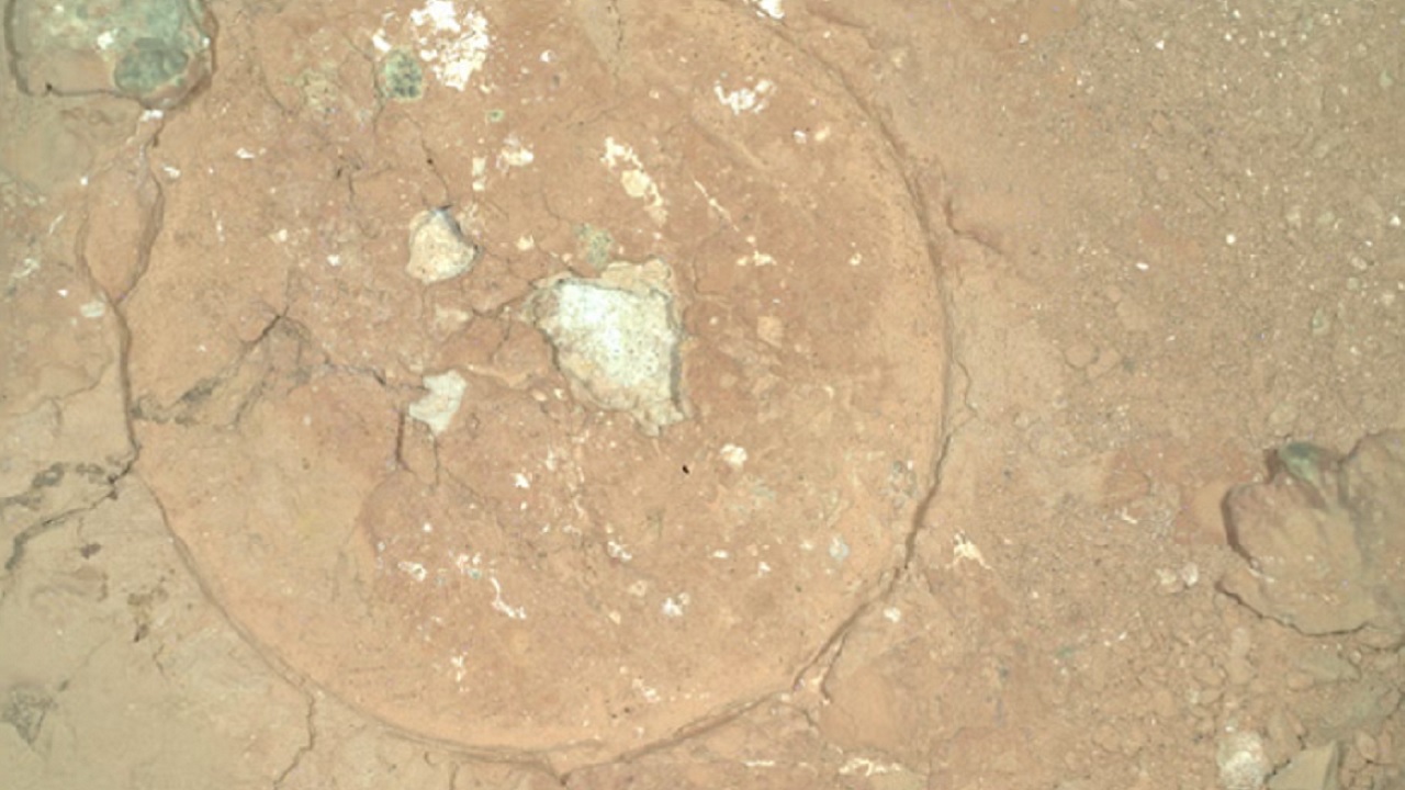 Rover da NASA encontra misteriosas manchas verdes em Marte