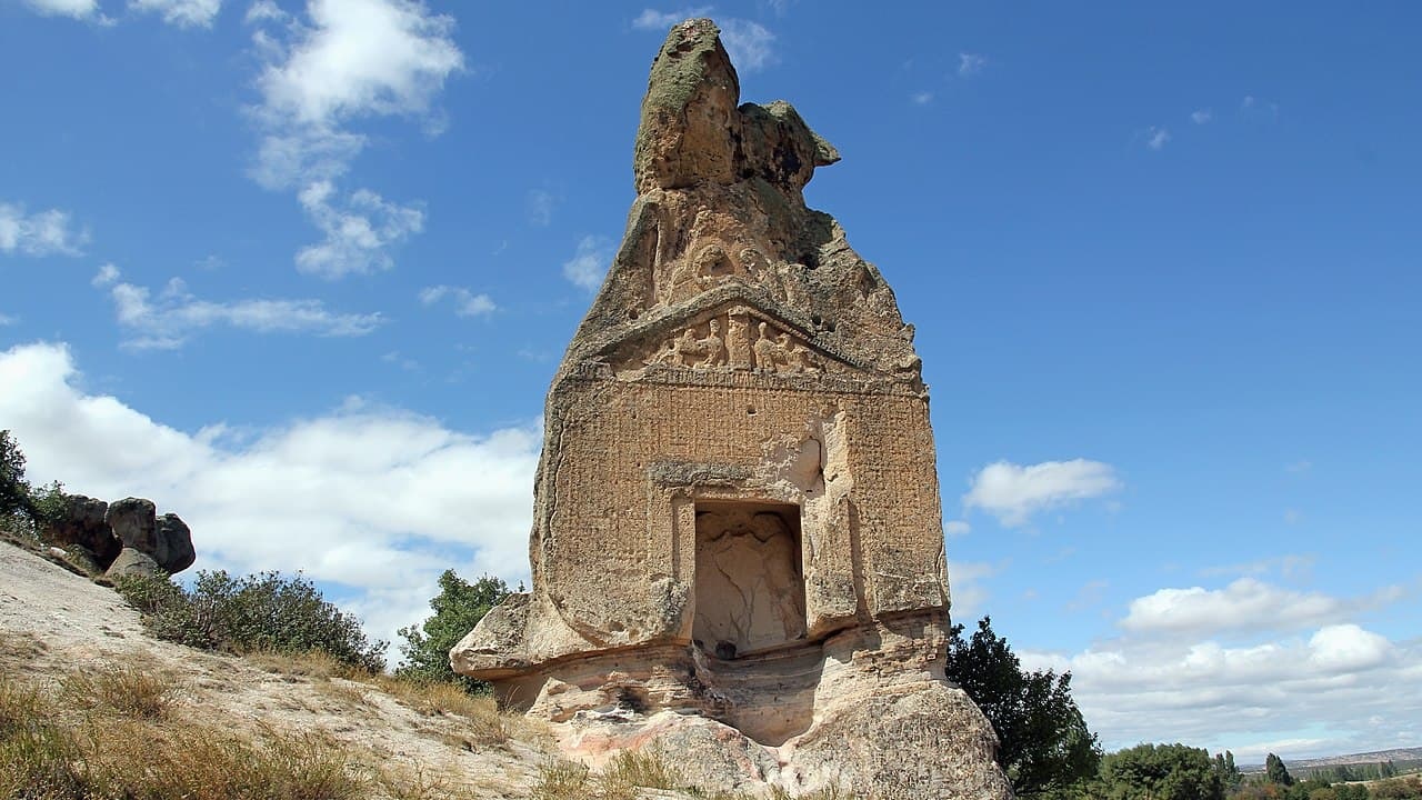 Pequisador desvenda inscrição em monumento de 2.600 anos na Turquia