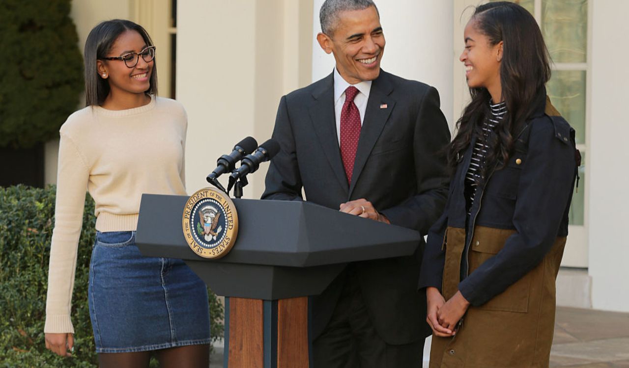 A reação de Barack Obama à escolha da filha em apagar o sobrenome