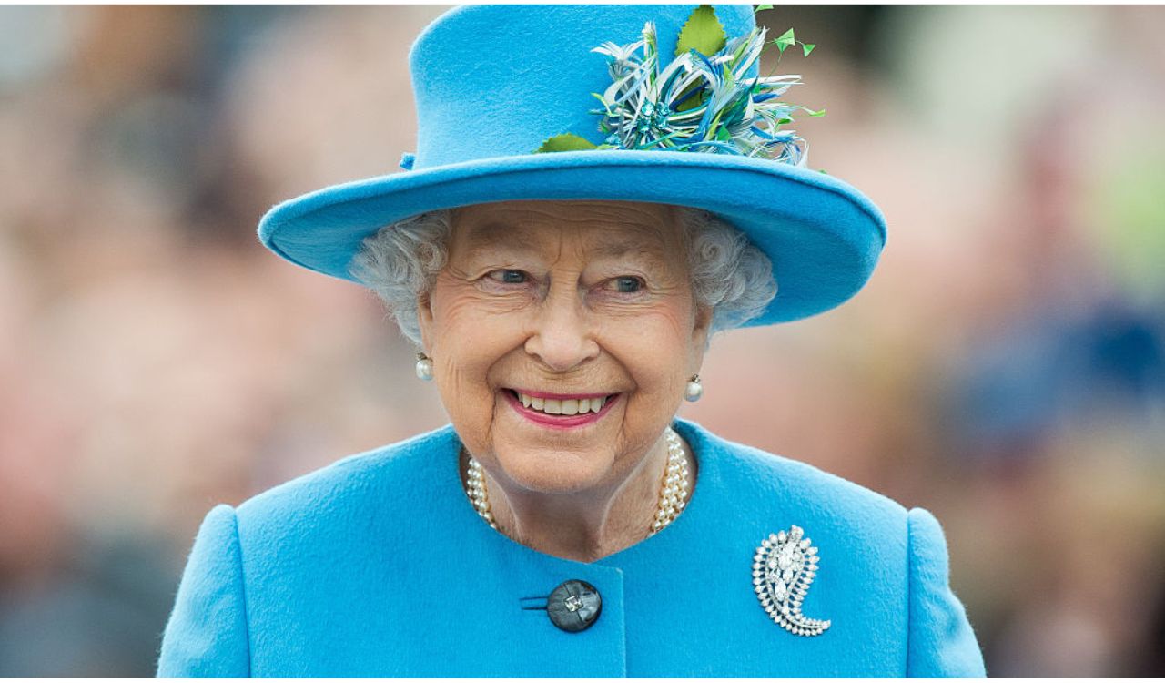 Exposição em Buckingham revelará segredos das roupas da Rainha Elizabeth II
