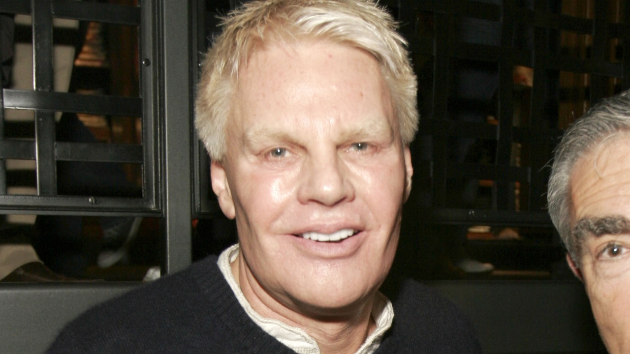 Abercrombie: Defesa de Michael Jeffries, ex-CEO da marca, alega demência
