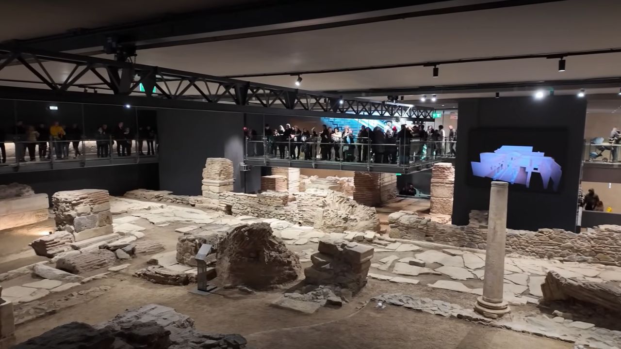 Estação de metrô em Tessalônica inaugura com 300 mil achados arqueológicos