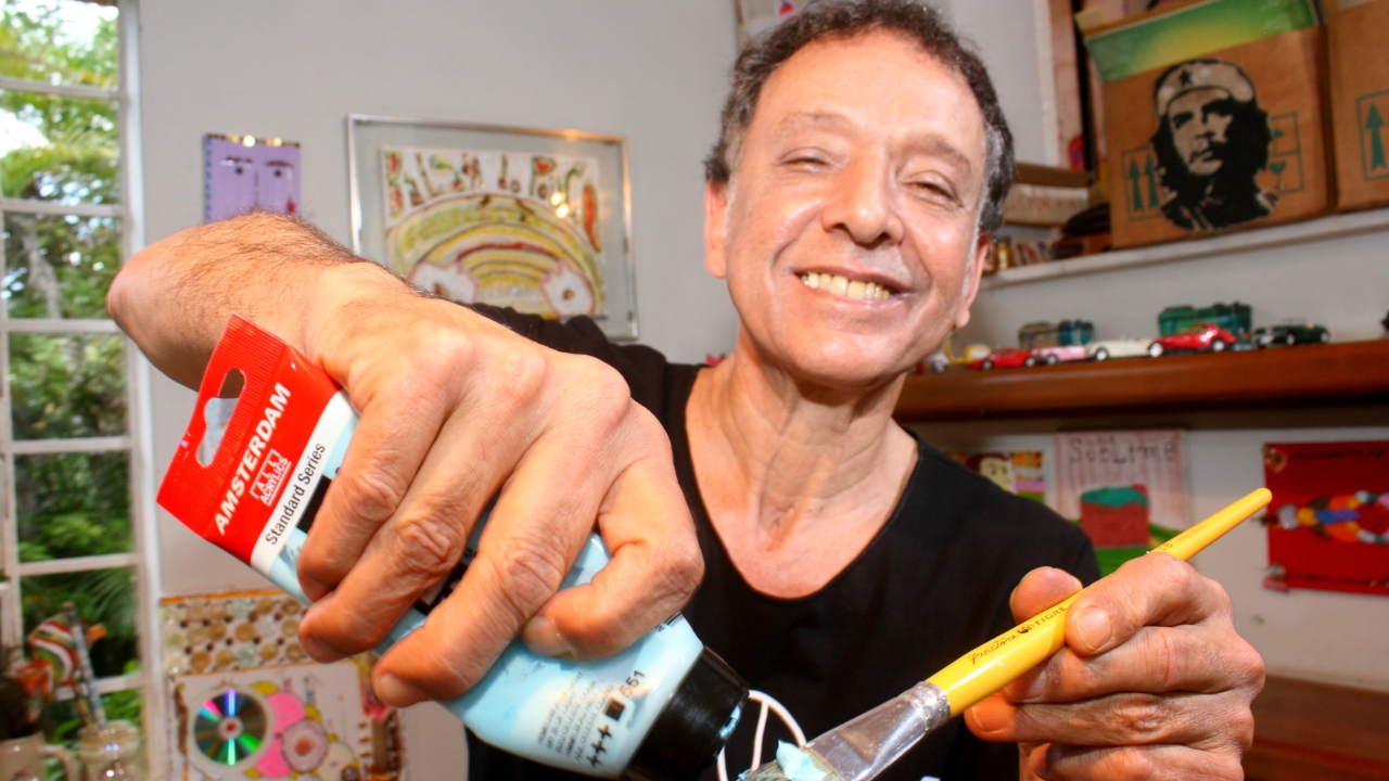 Arnaldo Baptista comemora 76 anos com exposição inédita