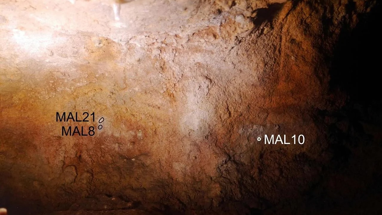 Há mais de 66.000 anos Neandertais já criavam arte rupestre