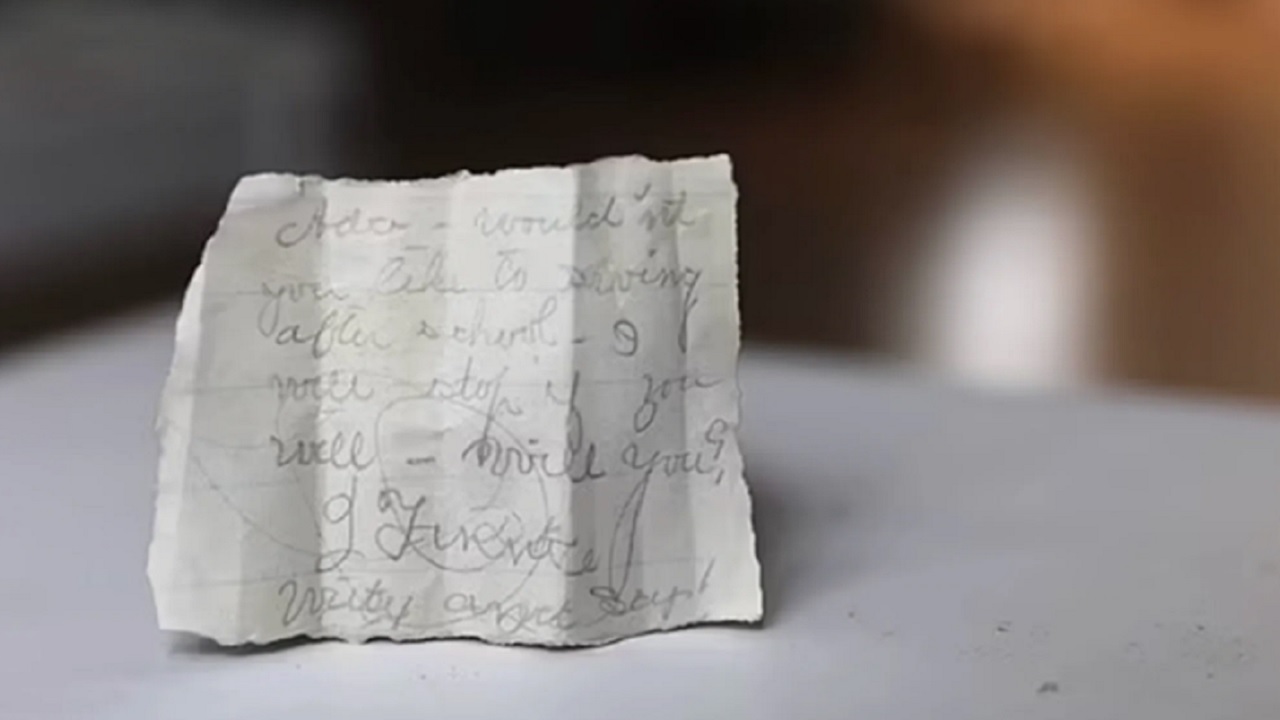 Bilhetes de amor de 150 anos são encontrados no assoalho de escola nos EUA