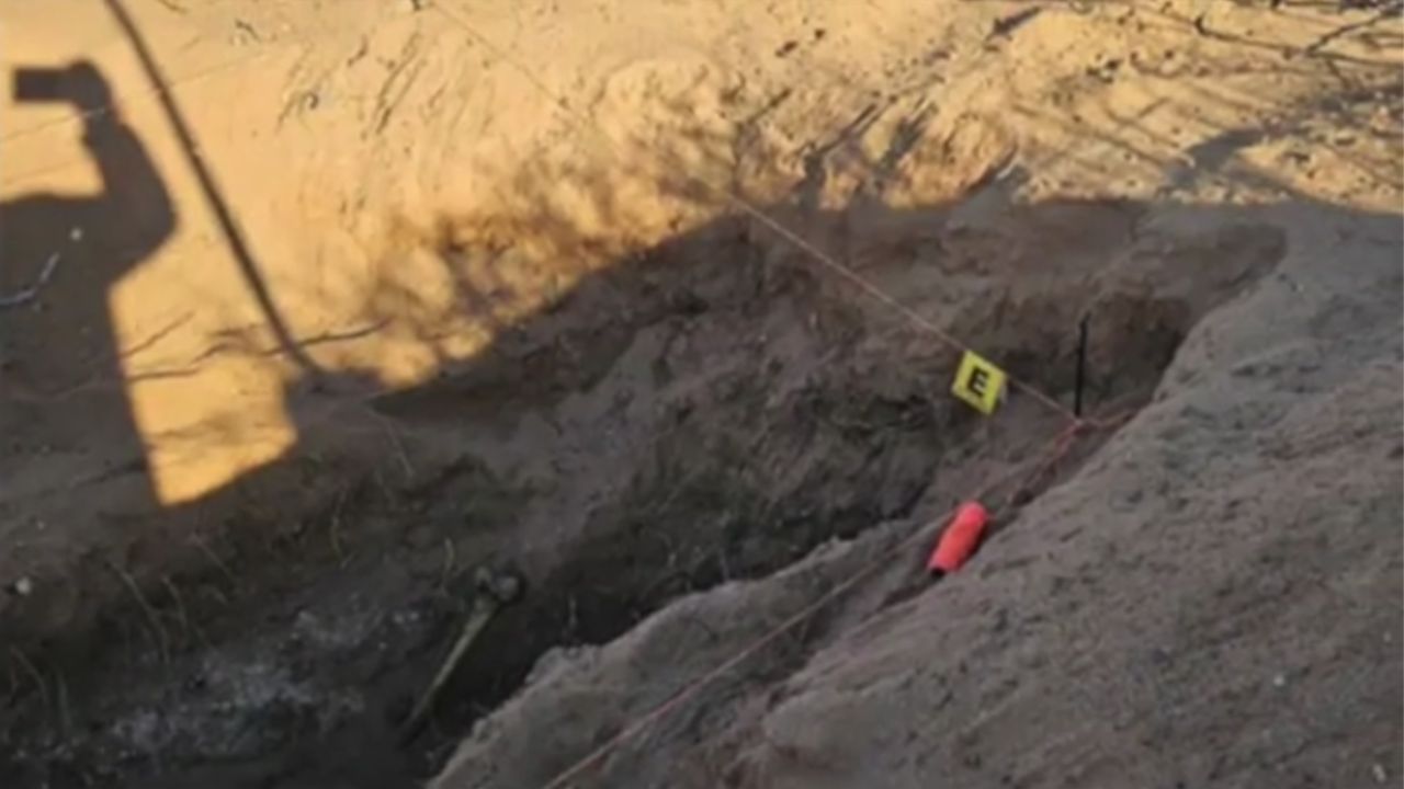 Esqueletos são encontrados em covas clandestinas na fronteira do México com os EUA