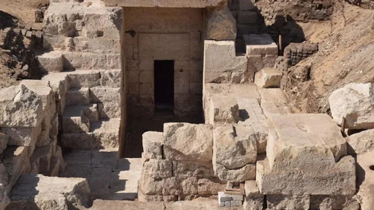 Descoberto templo egípcio de 2.100 anos dedicado à deusa leoa Repit