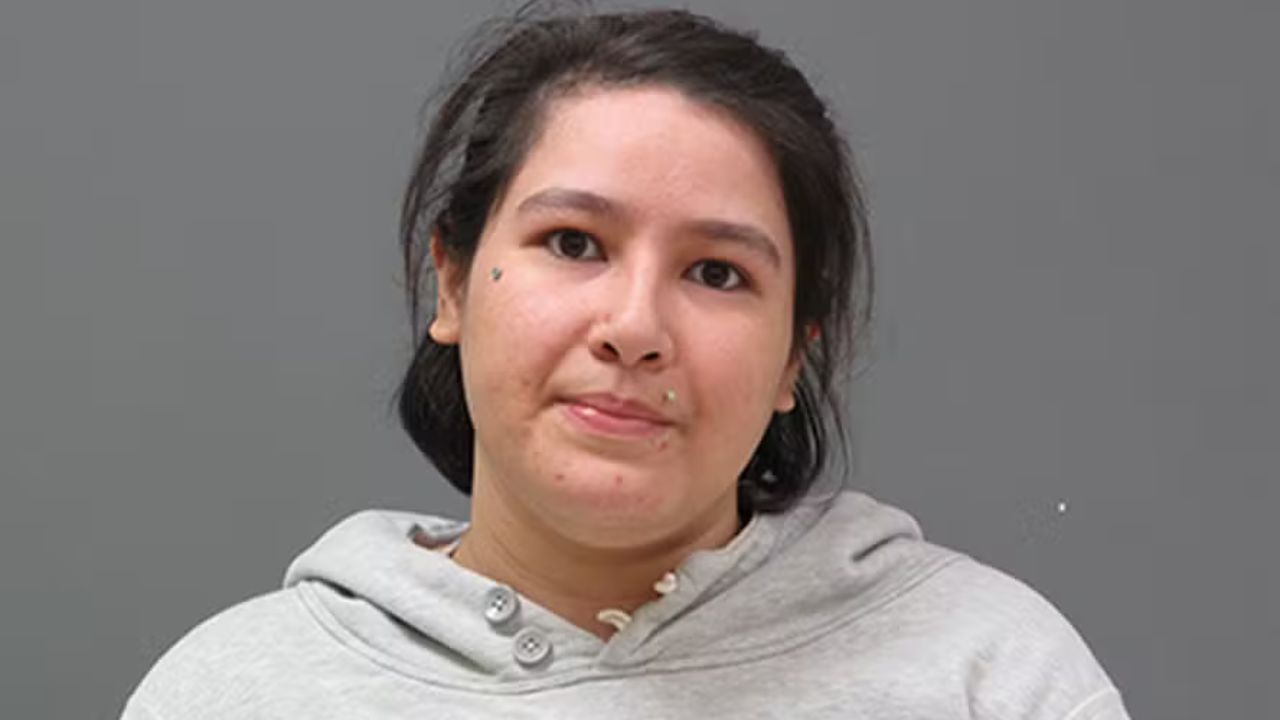 Mulher é presa após confessar roubo de carro em publicação nas redes sociais