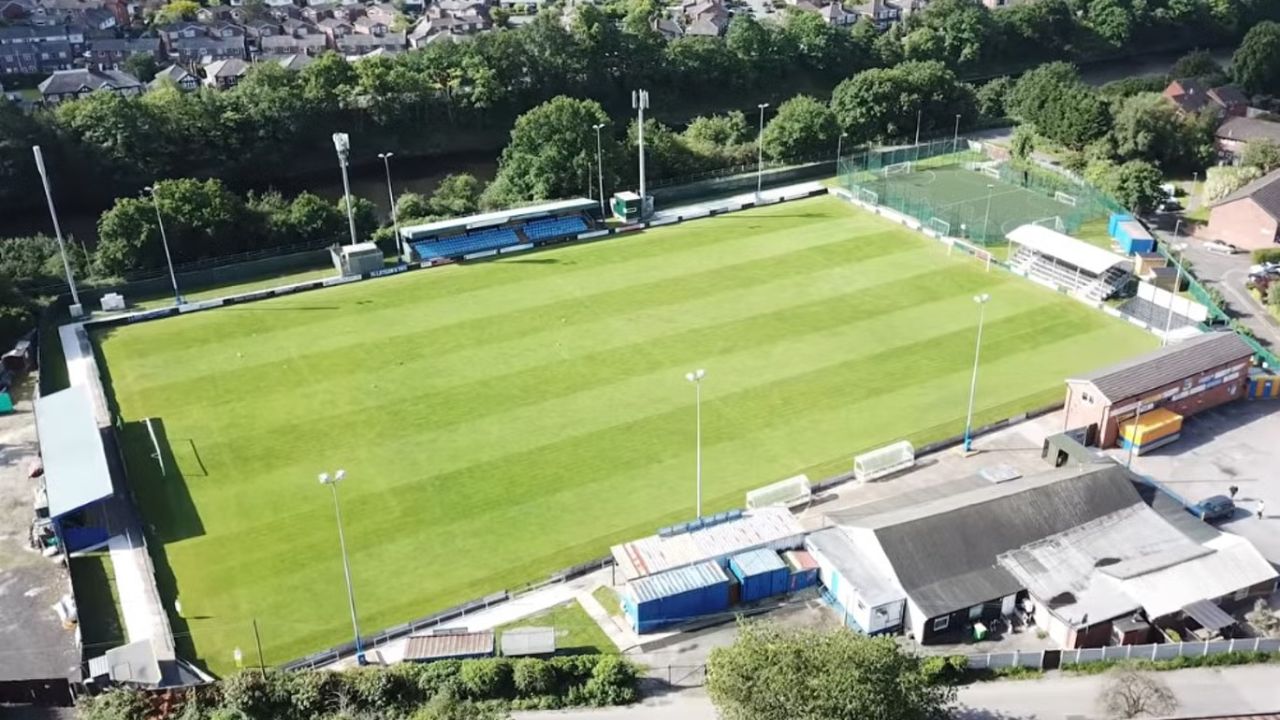 Torcedor de futebol britânico faz gesto racista e morre após ser denunciado
