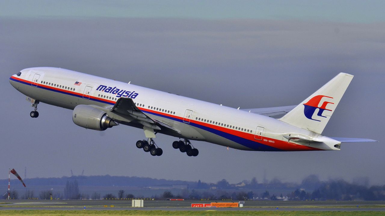 Buscas por aeronave desaparecida da Malaysia Airlines devem ser retomadas