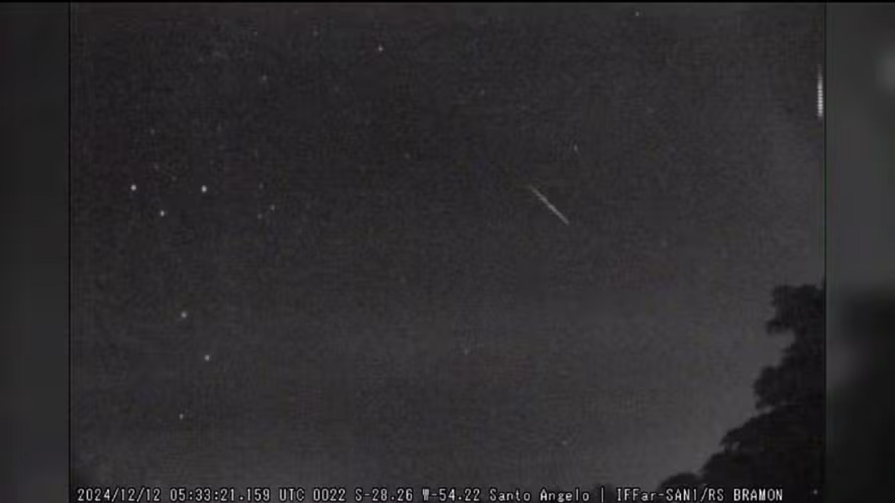 Fenômeno Raro: Dois meteoros iluminam o céu de Santo Ângelo ao mesmo tempo