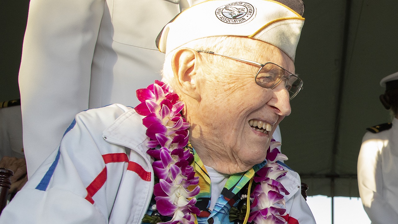 Sobrevivente mais velho de Pearl Harbor morre aos 105 anos