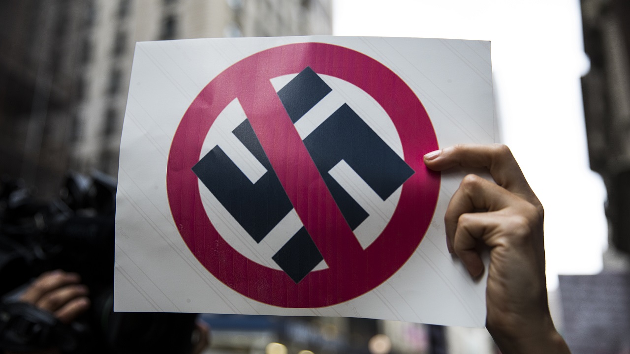 Suíça intensifica luta contra o antissemitismo e proíbe símbolos nazistas