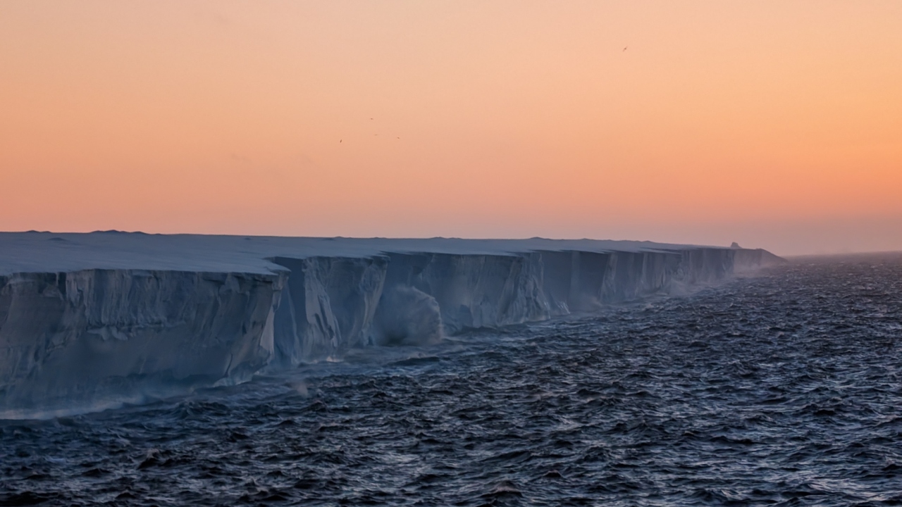 Maior iceberg do mundo está novamente em movimento