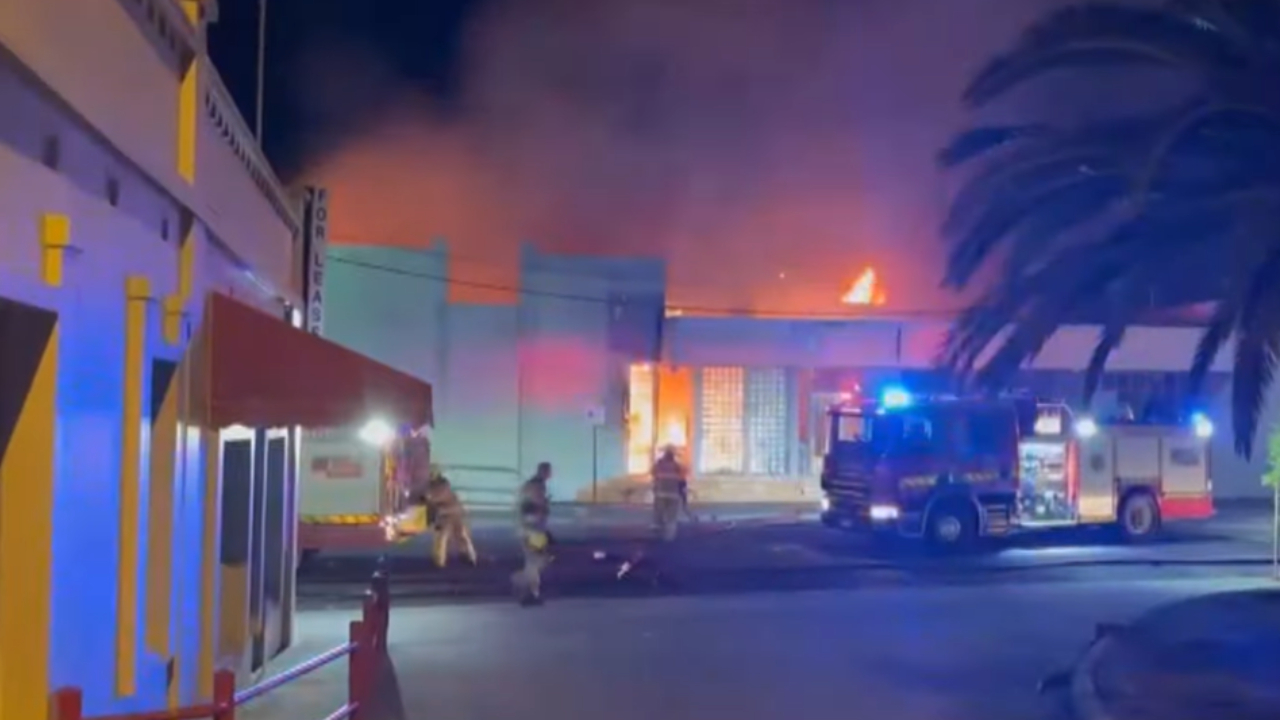 Sinagoga em Melbourne, na Austrália, sofre incêndio terrorista