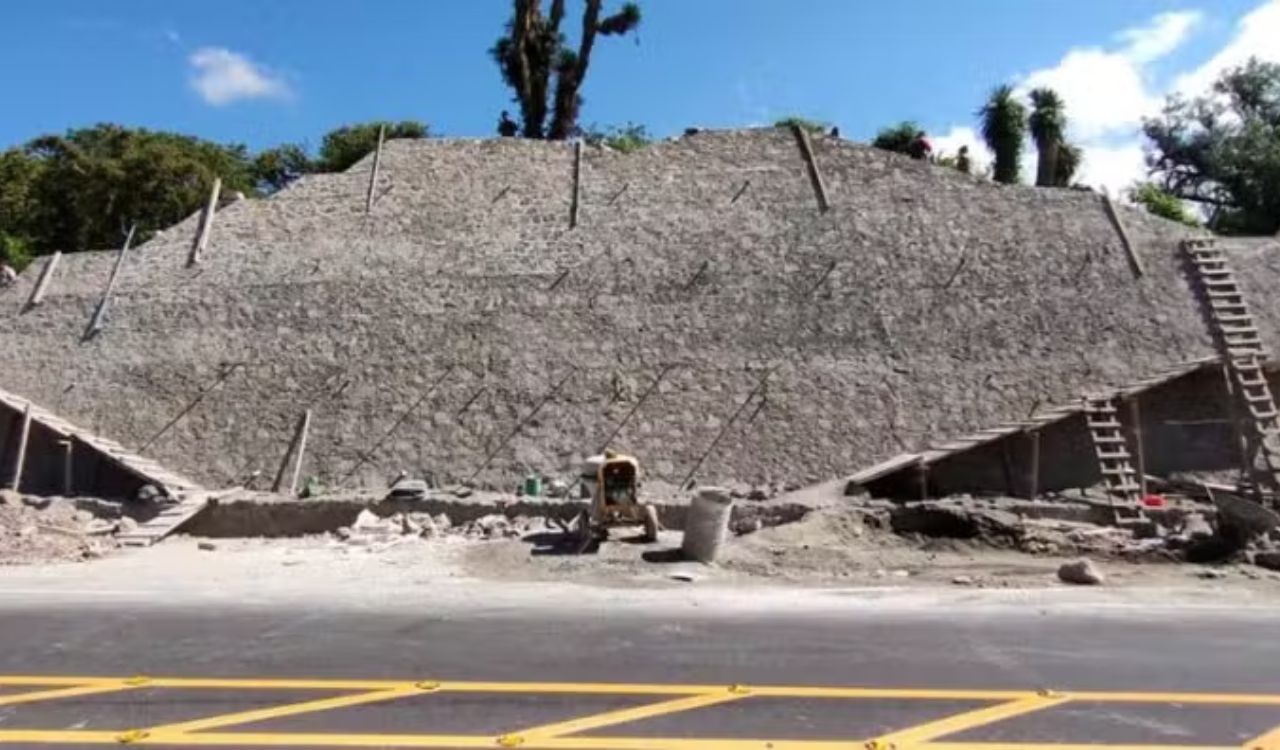 Obra pública no México revela antigo monumento Asteca
