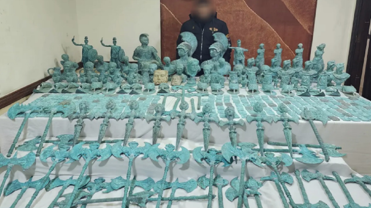 Ladrões são presos após saquearem centenas de artefatos no fundo do mar no Egito