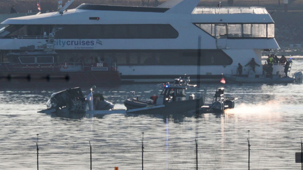 Acidente aéreo em Washington: o que equipe de aeroporto disse na hora da colisão?