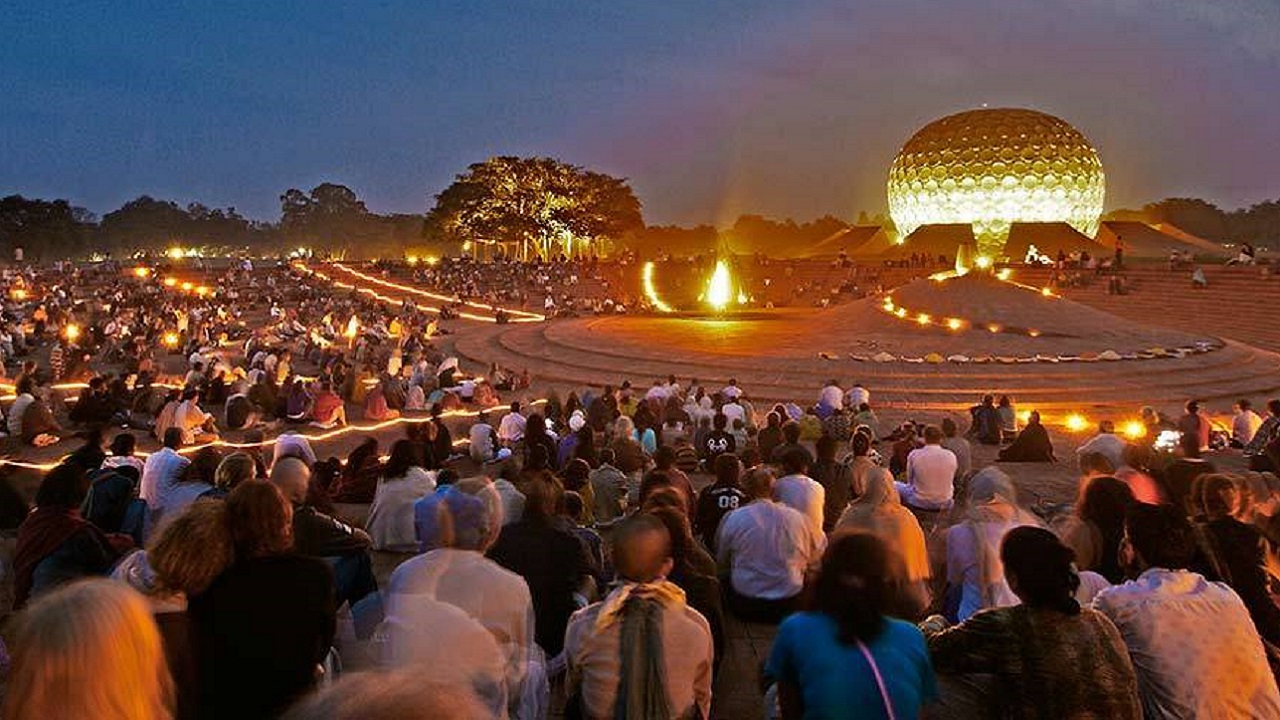 Auroville: A cidade onde se vive sem governo, dinheiro e religião