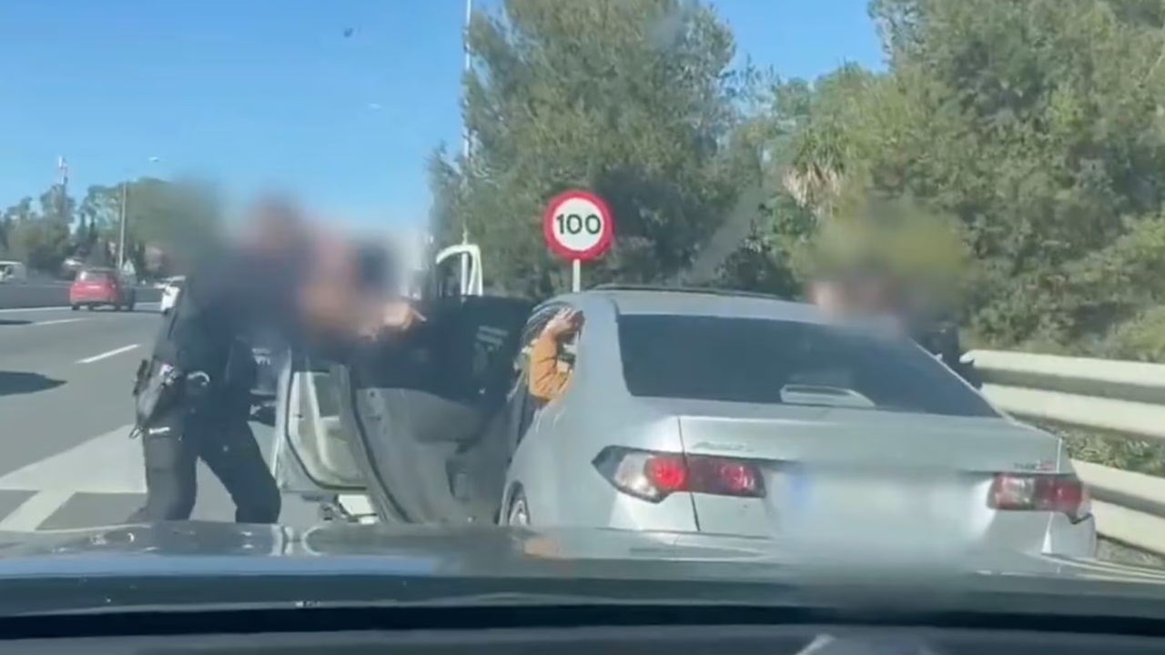 Homem sequestrado é resgatado após enviar foto do volante para a namorada