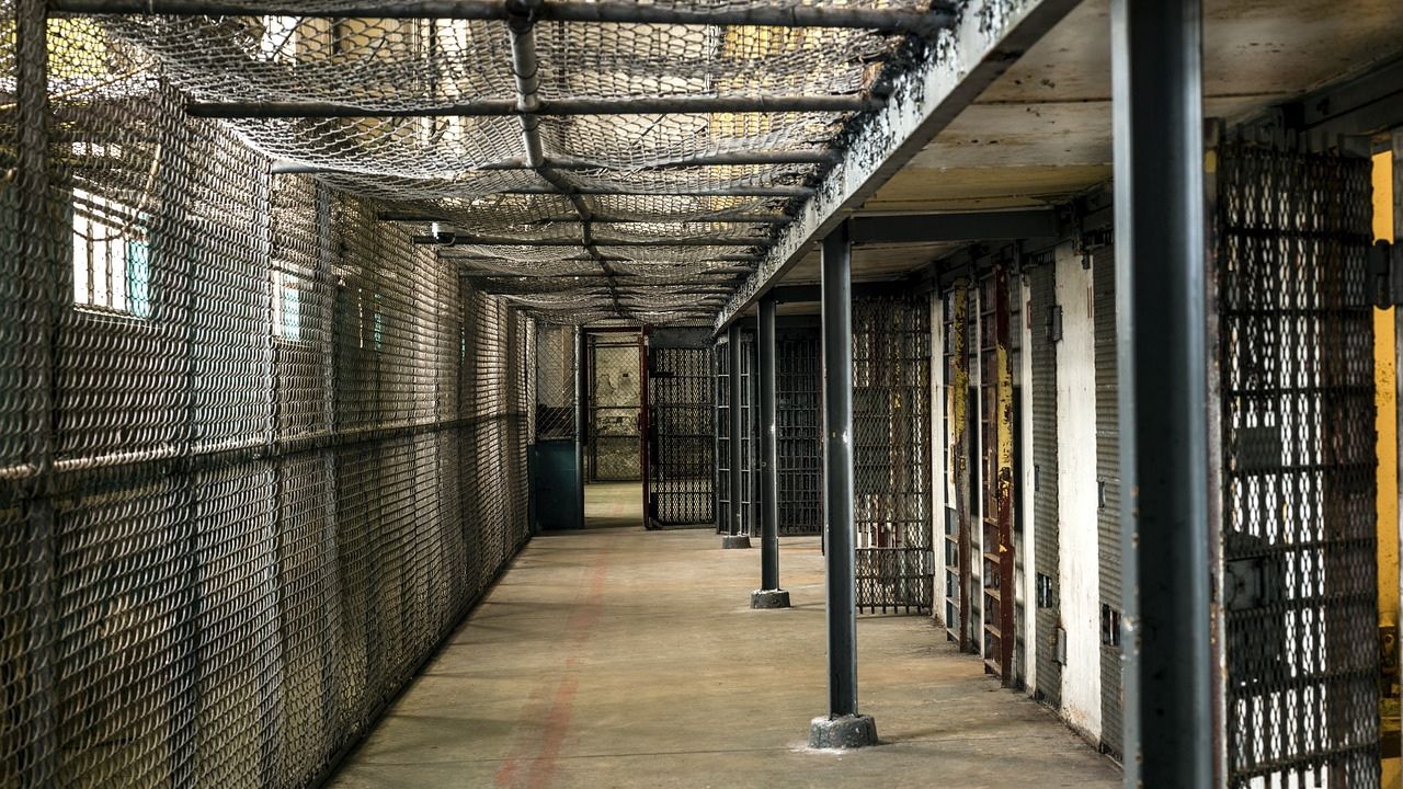 Prisão para isolar 100 maiores traficantes é criada na França