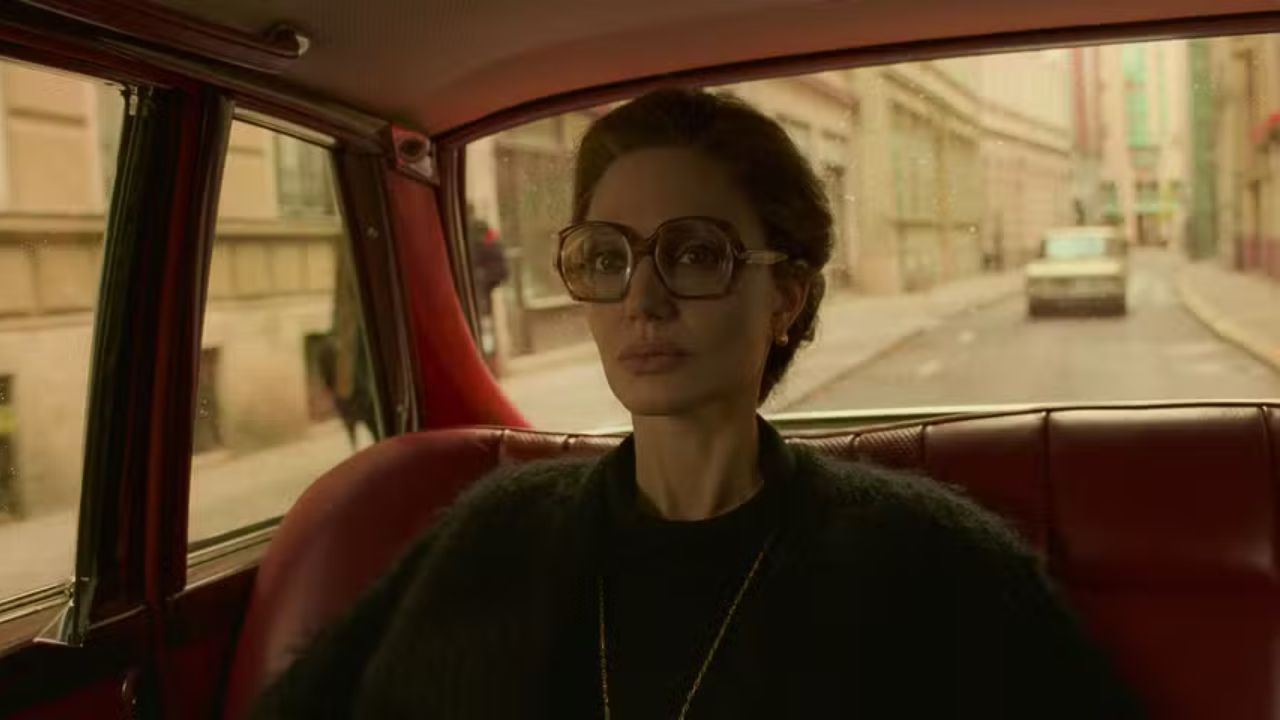 ‘Maria Callas’: Cinebiografia estrelada por Angelina Jolie chega aos cinemas brasileiros