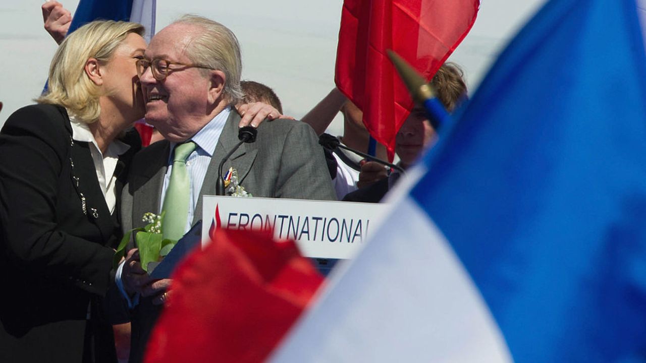 Túmulo de Jean-Marie Le Pen é vandalizado na França