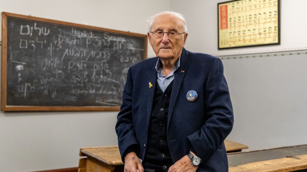 Na Alemanha, sobrevivente de Auschwitz devolve condecoração: ‘Temo que a história se repita’