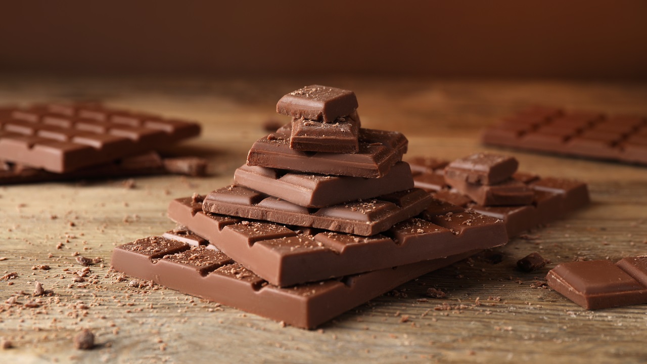 Mulher é flagrada pela alfândega com 90 quilos de chocolate de Dubai