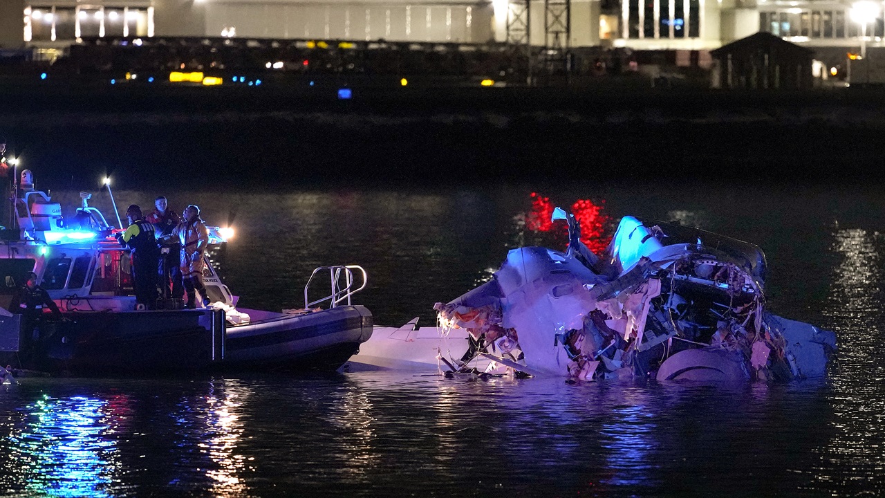 Helicóptero pode ter confundido luzes com avião, aponta especialista