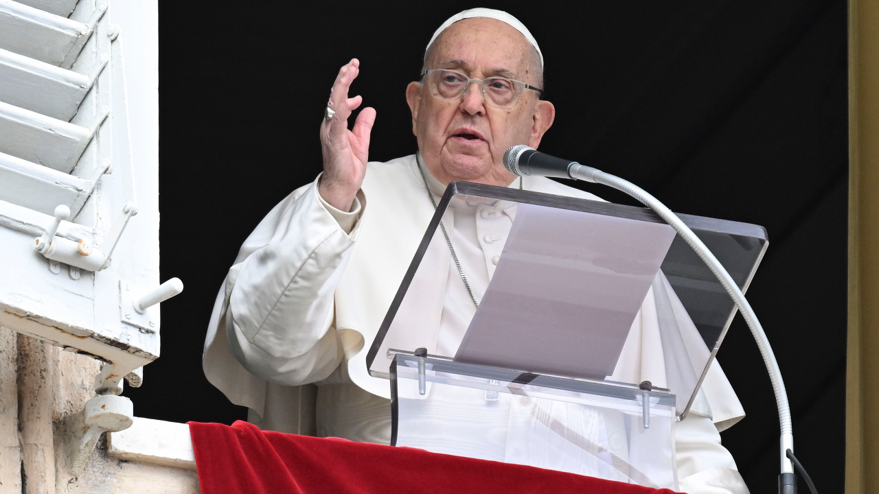 Papa Francisco consegue respirar seu ajuda de aparelhos, mas uso não está descartado