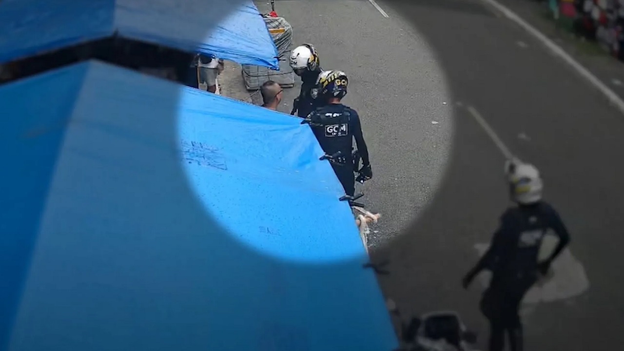 Foragido da Máfia chinesa é preso na Rua 25 de Março, em São Paulo