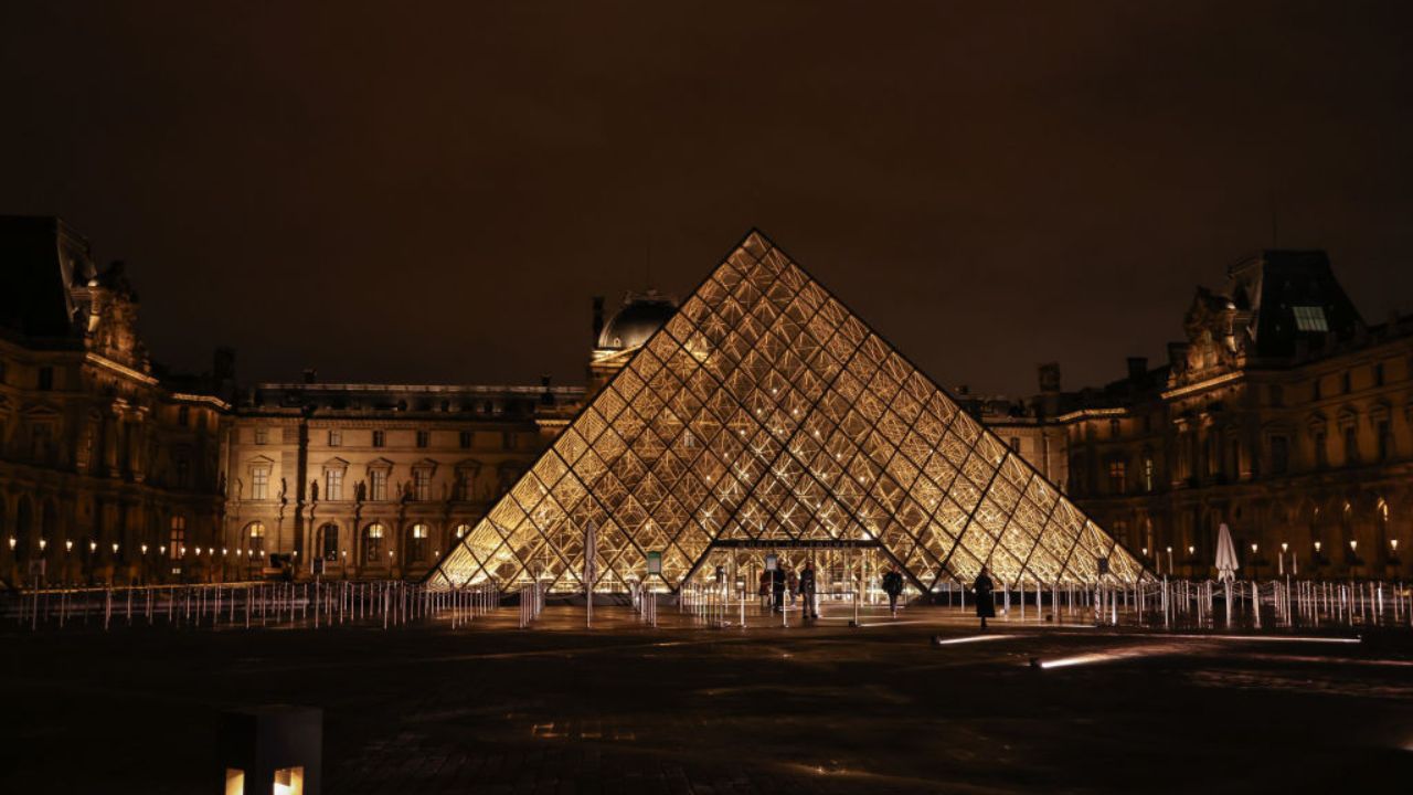 Estado de conservação do Louvre preocupa diretoria do museu