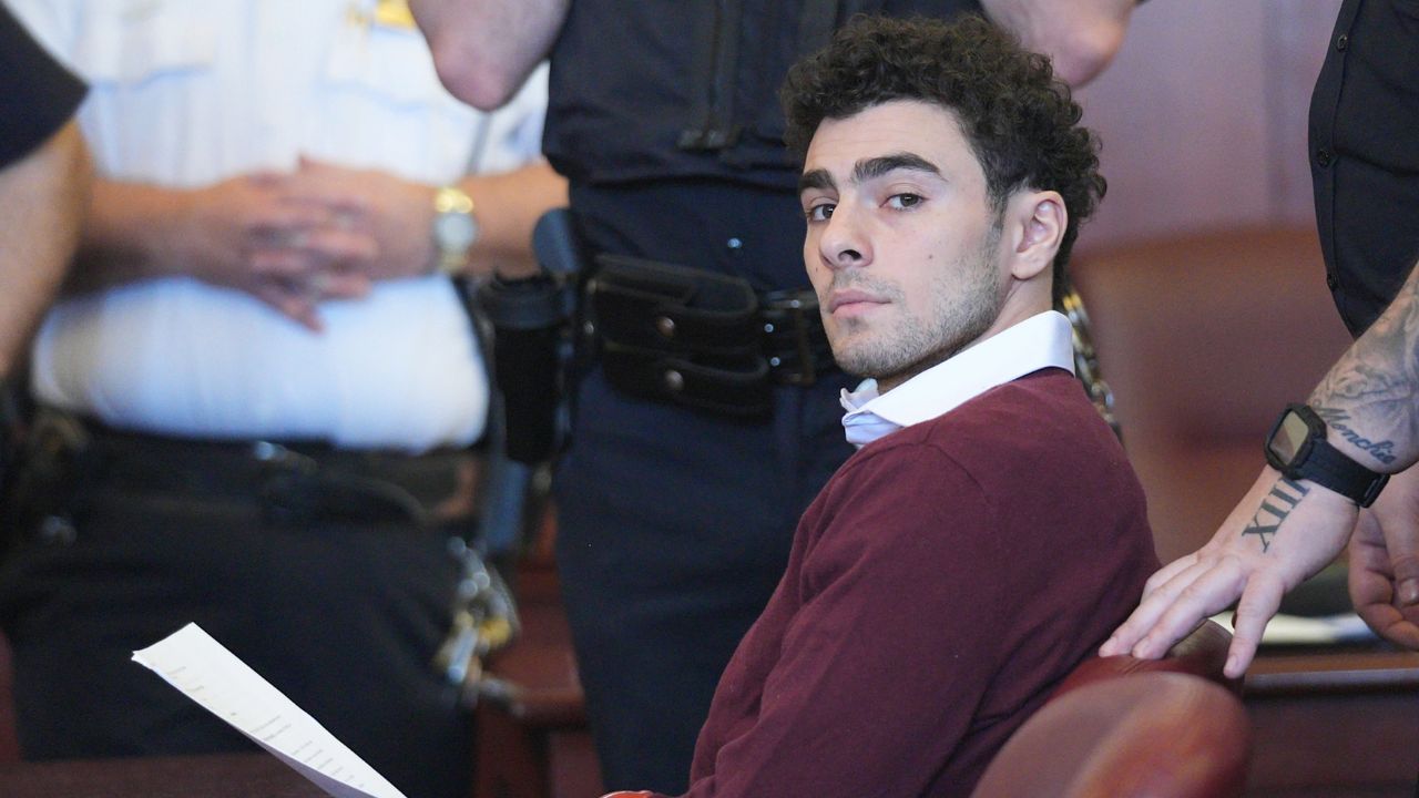 Apoiadores arrecadam R$ 1,9 mi para defesa de Luigi Mangione