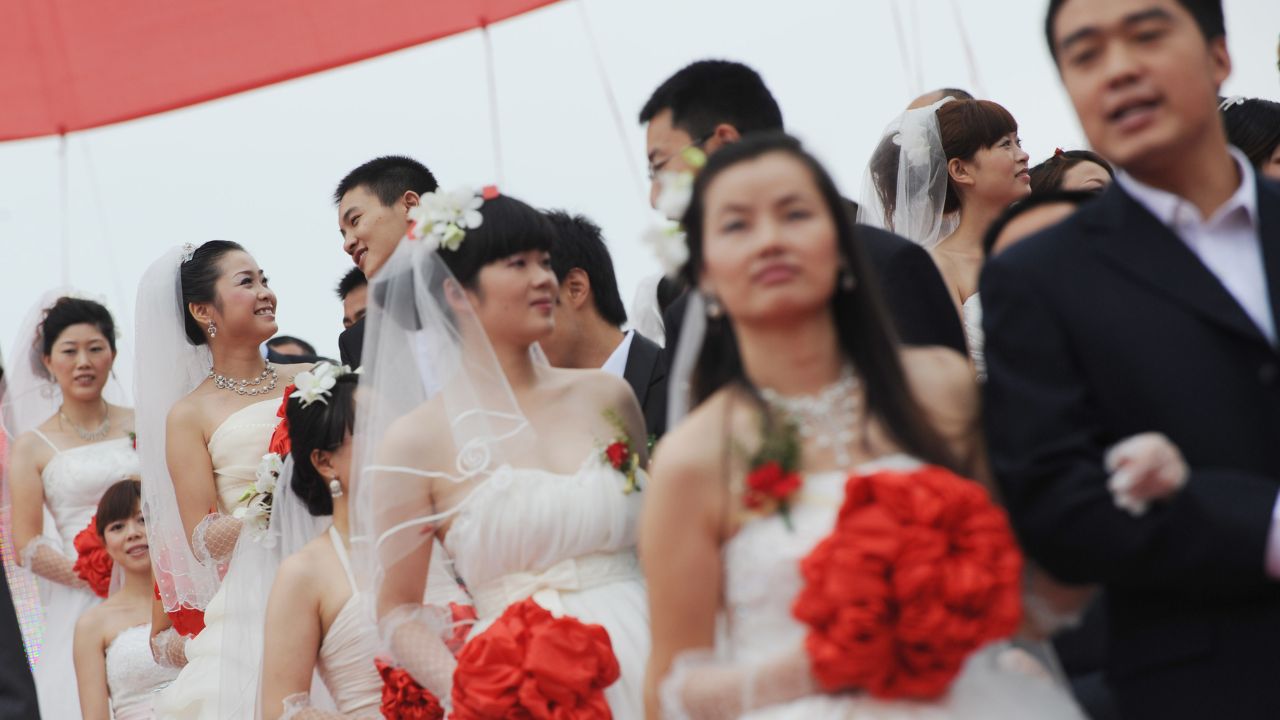 China oferece benefícios financeiros a casais recém-casados