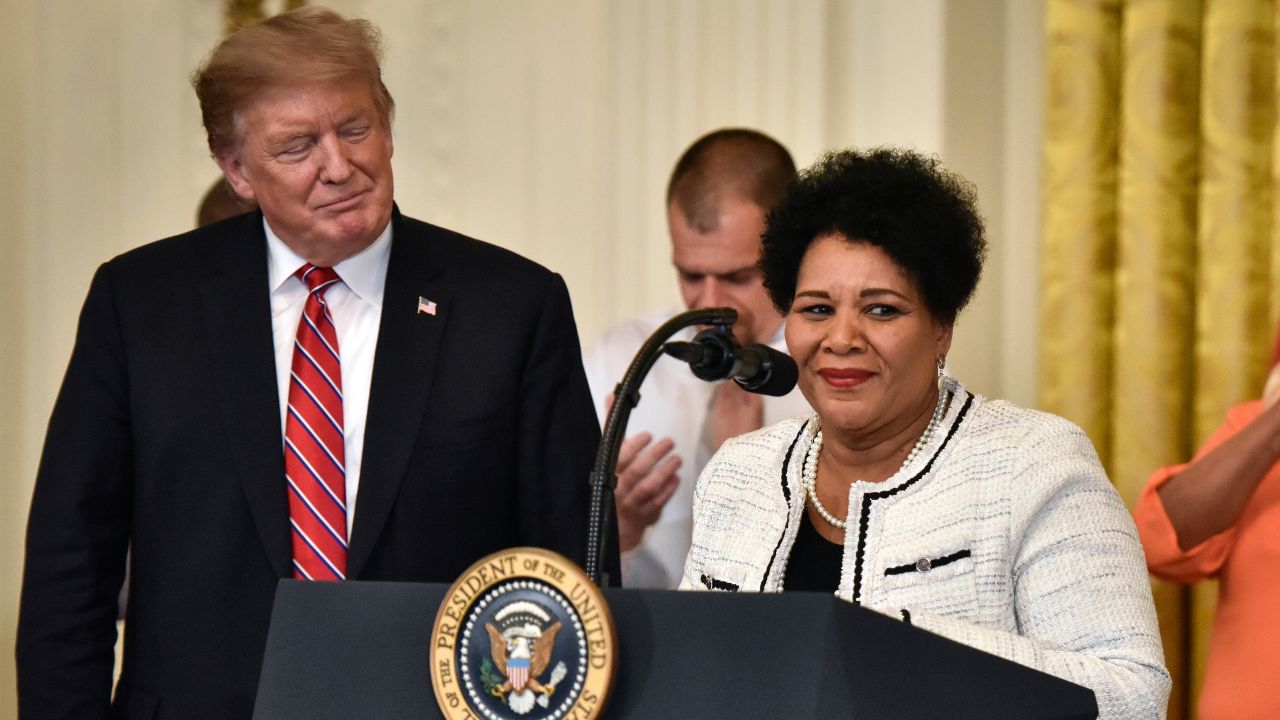 Donald Trump nomeia ex-detenta para aconselhá-lo em casos de clemência