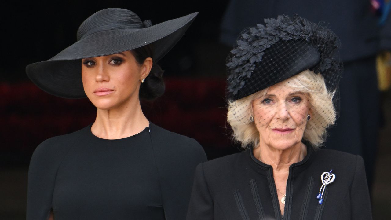 Rainha Camilla toma decisão polêmica contra Meghan Markle
