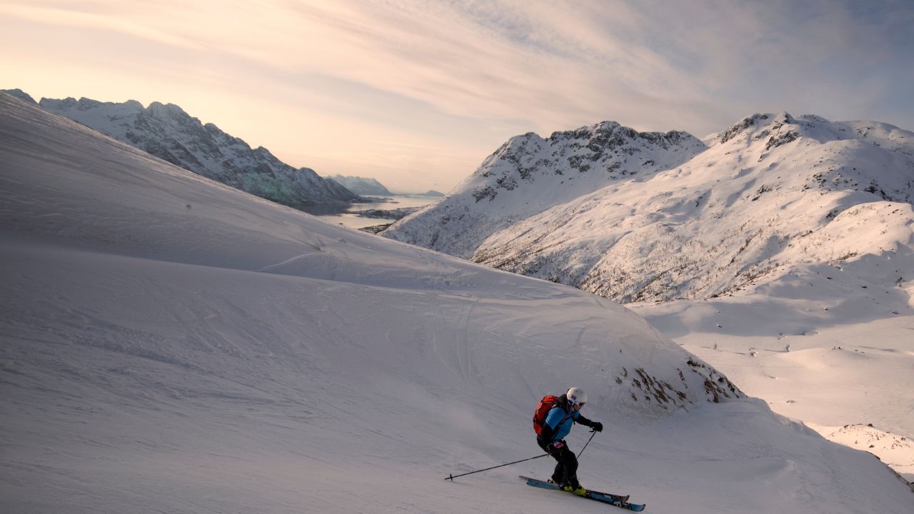 Alpinista morre em avalanche ao tentar escalar cachoeira congelada na Noruega