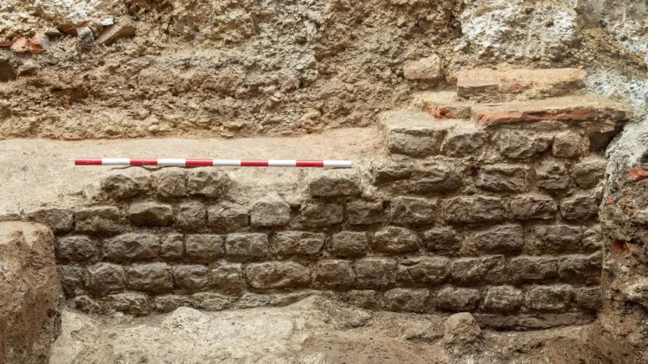 Porão de prédio comercial revela basílica de 2 mil anos em Londres