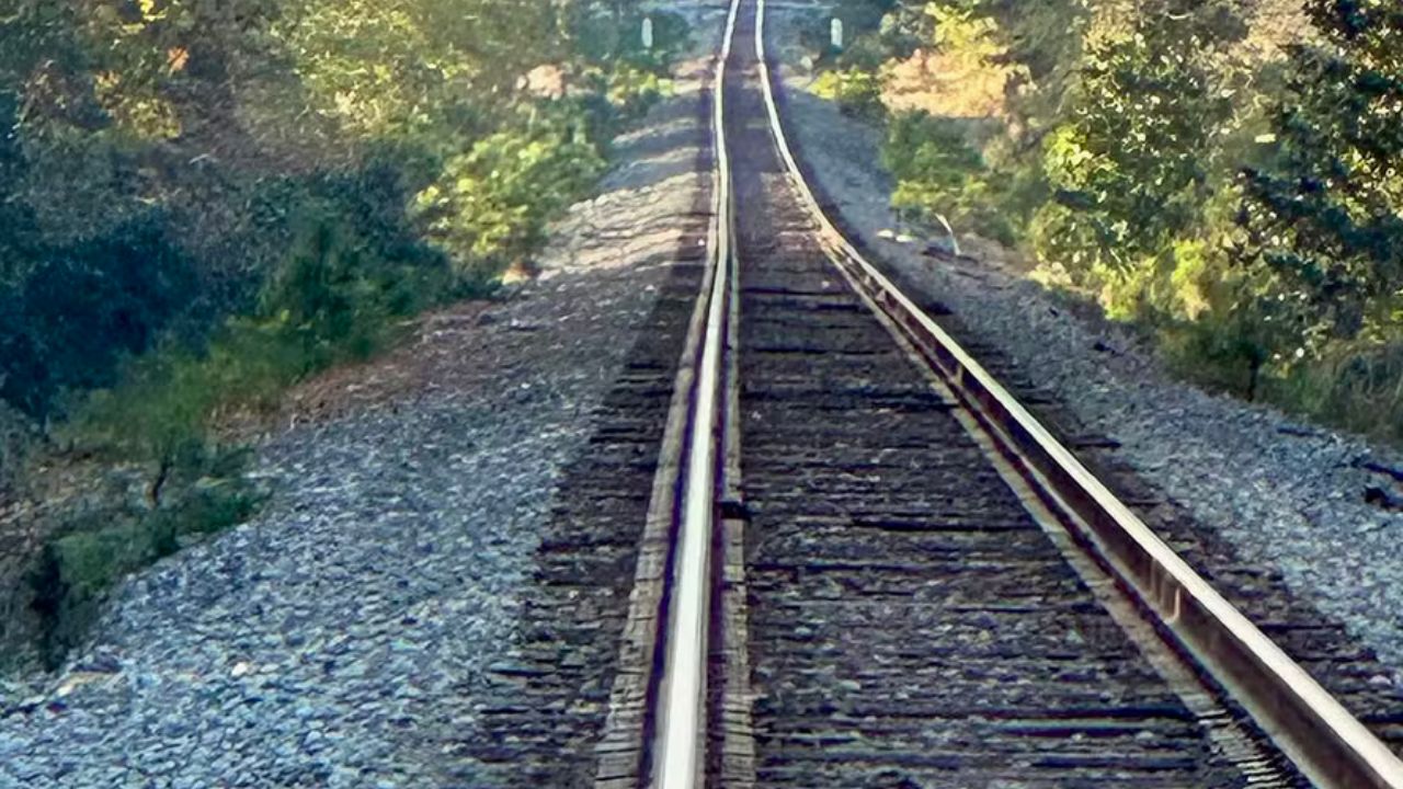 Luz misteriosa em ferrovia abandonada pode ter explicação científica