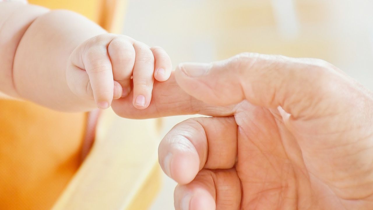 Pai luta para alterar documentos de filha registrada com nome bizarro nos EUA