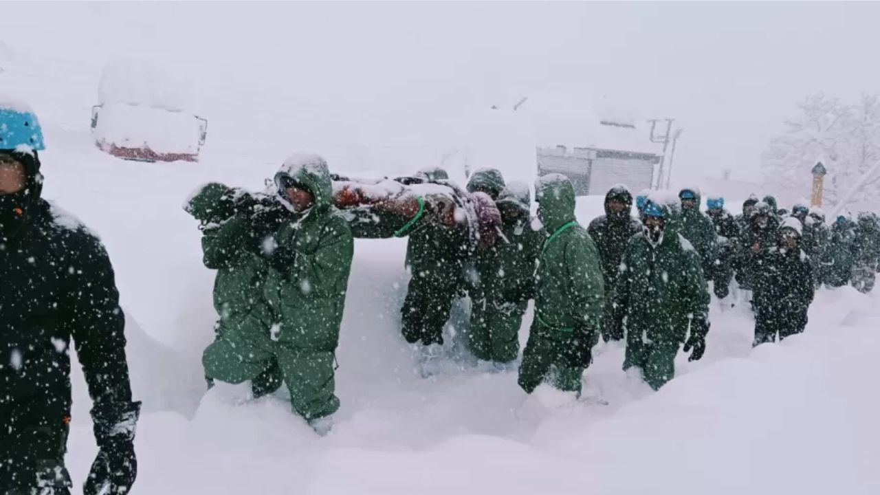 Avalanche em geleira deixa mais de 50 pessoas presas no Himalaia indiano