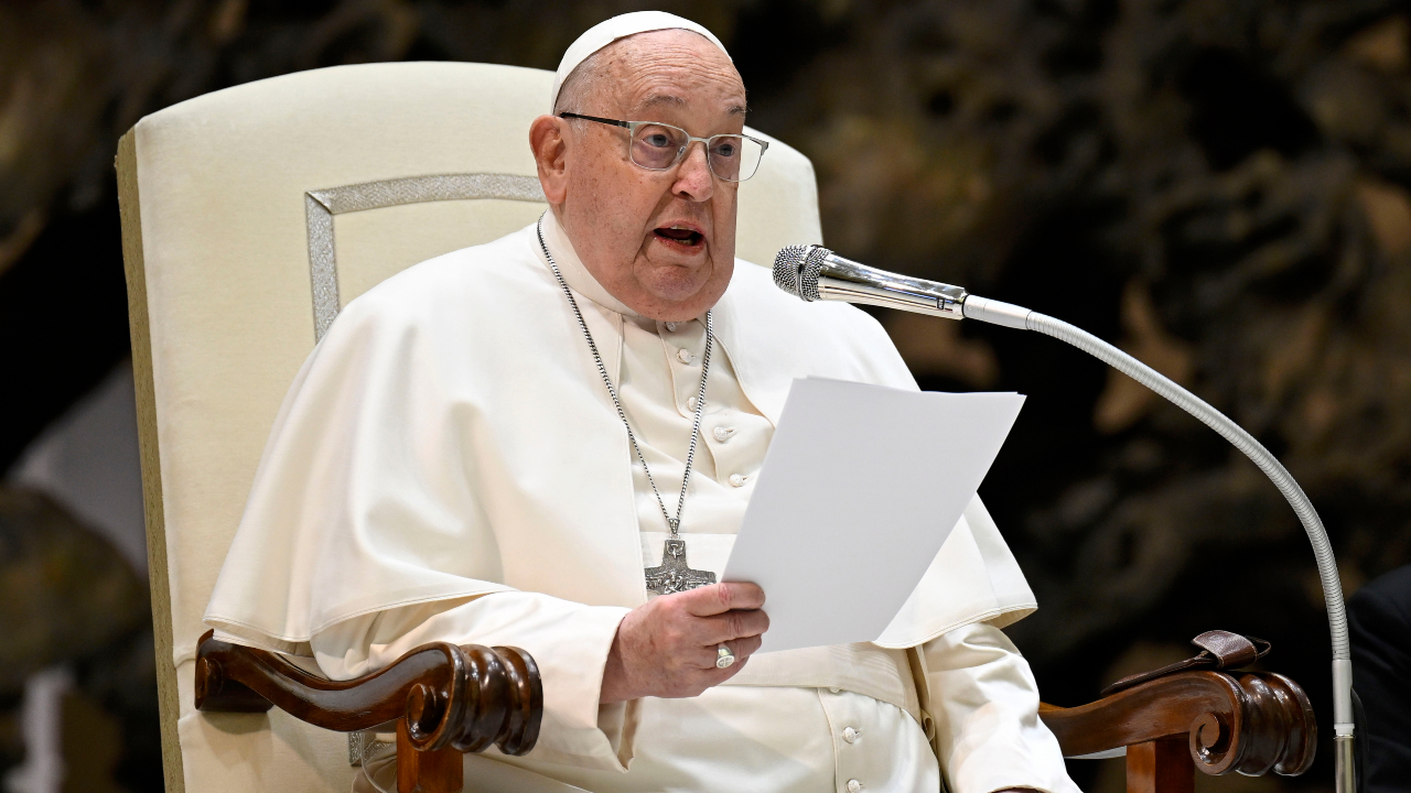 Papa Francisco quebra tabus do Vaticano ao ordenar boletins de saúde diários