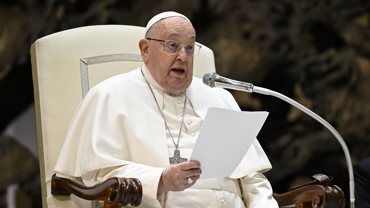 Papa Francisco segue internado e quadro de pneumonia provoca cuidados