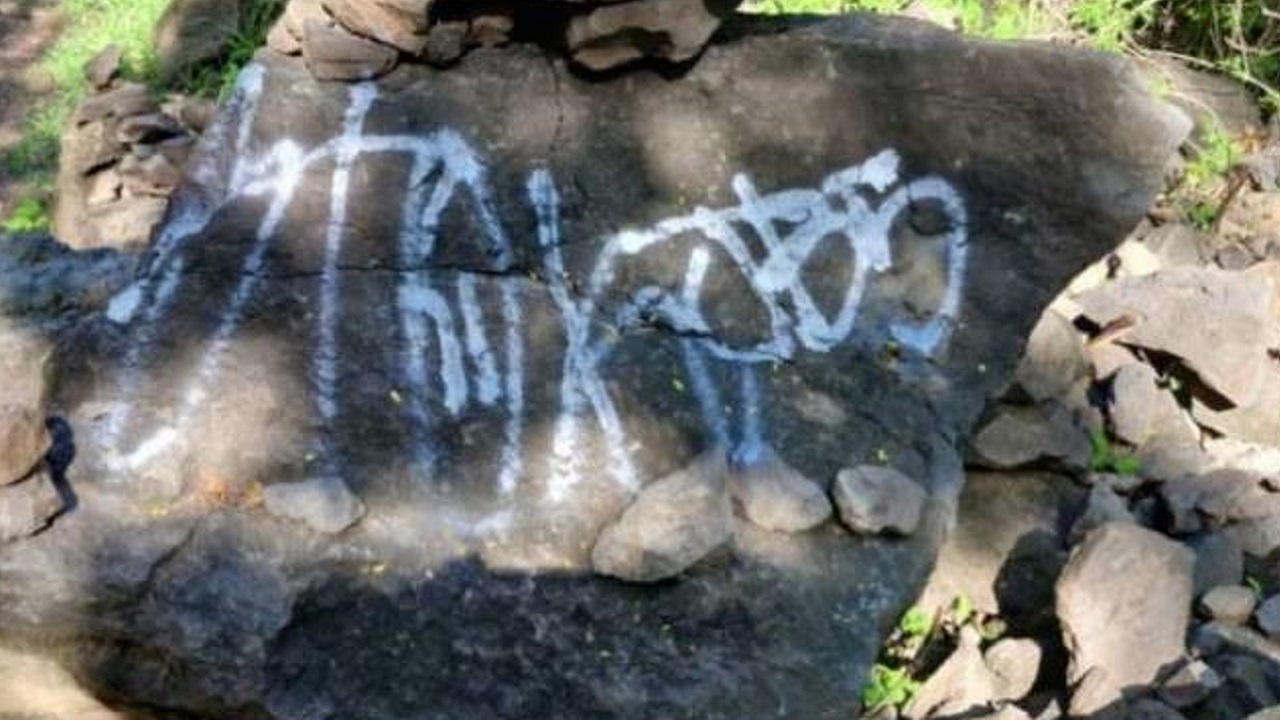 Fernando de Noronha: Homem é detido e multado por pichação de monumentos naturais