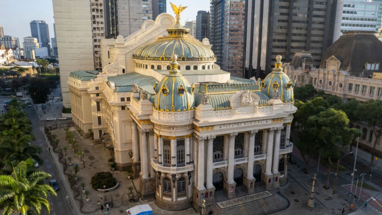 Theatro Municipal do RJ enfrenta problemas estruturais e programação é adiada