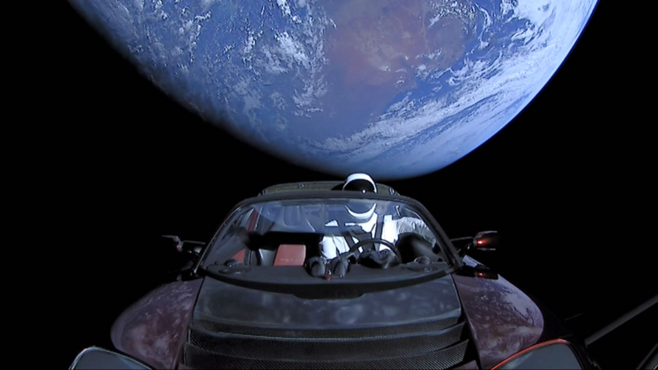Como carro de Elon Musk foi confundido com asteroide?