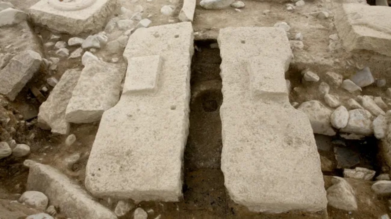 Escavações revelam vaso sanitário com ‘descarga’ de 1.300 anos