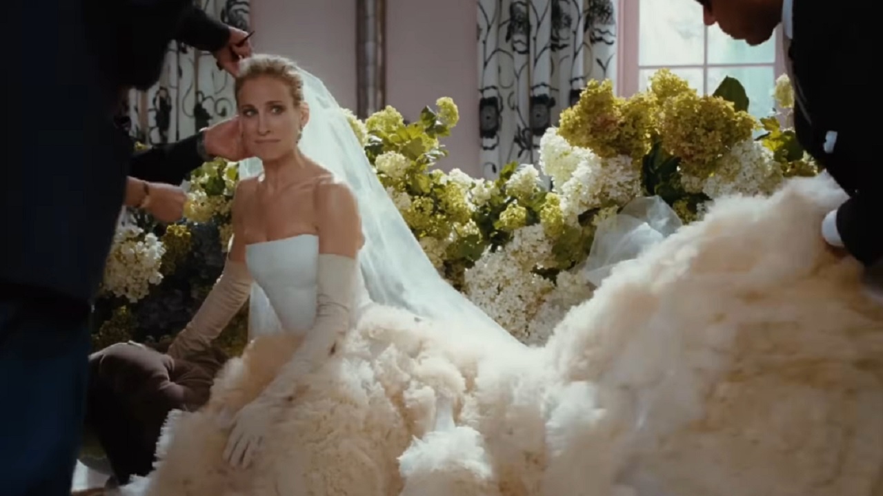 Vestido de noiva de Sarah Jessica Parker em Sex and the City é encontrado em brechó