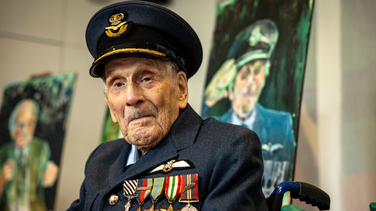Último piloto sobrevivente da Batalha da Grã-Bretanha morre aos 105 anos